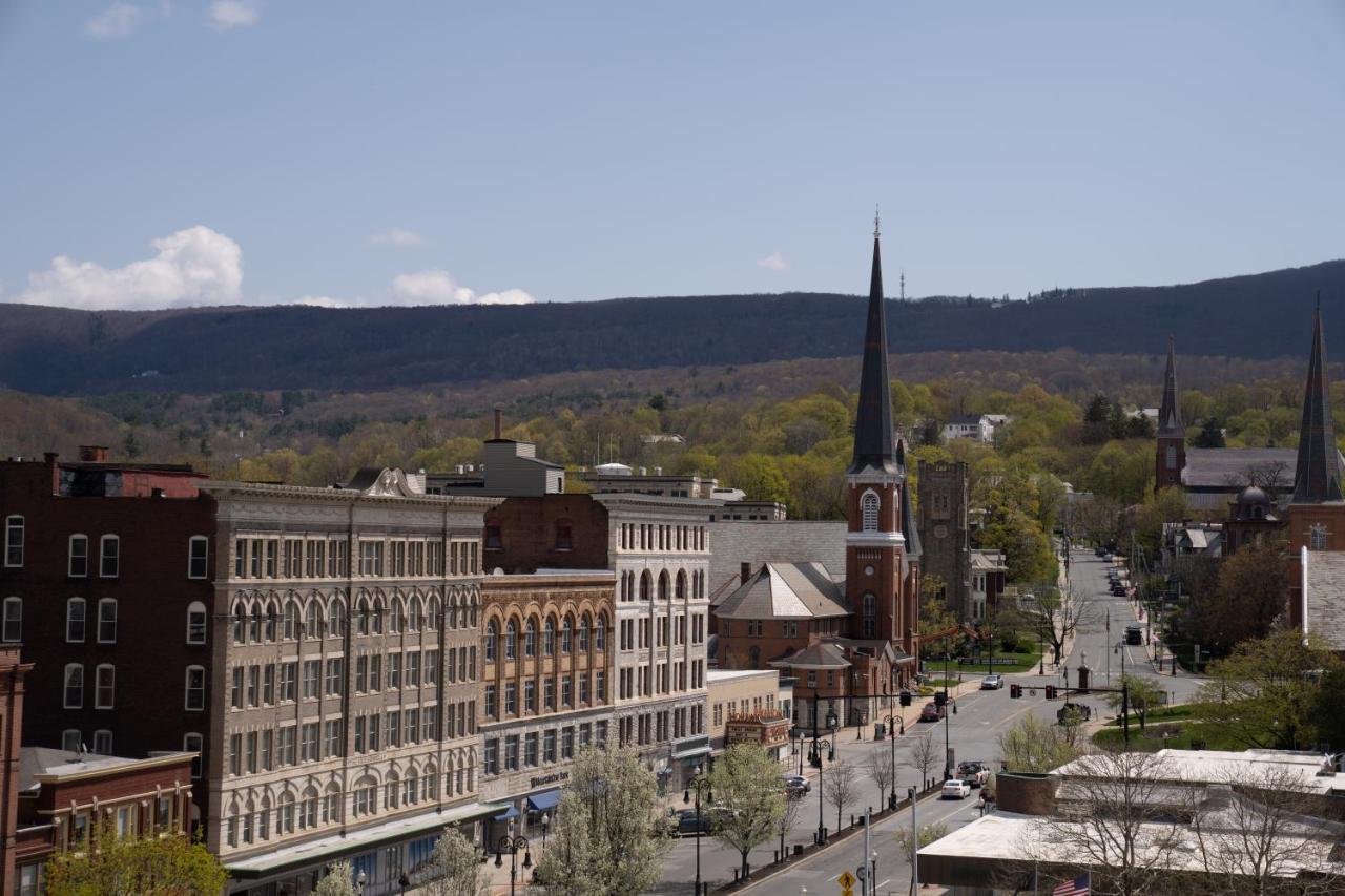 Hotel Downstreet, Ascend Hotel Collection North Adams Exteriör bild